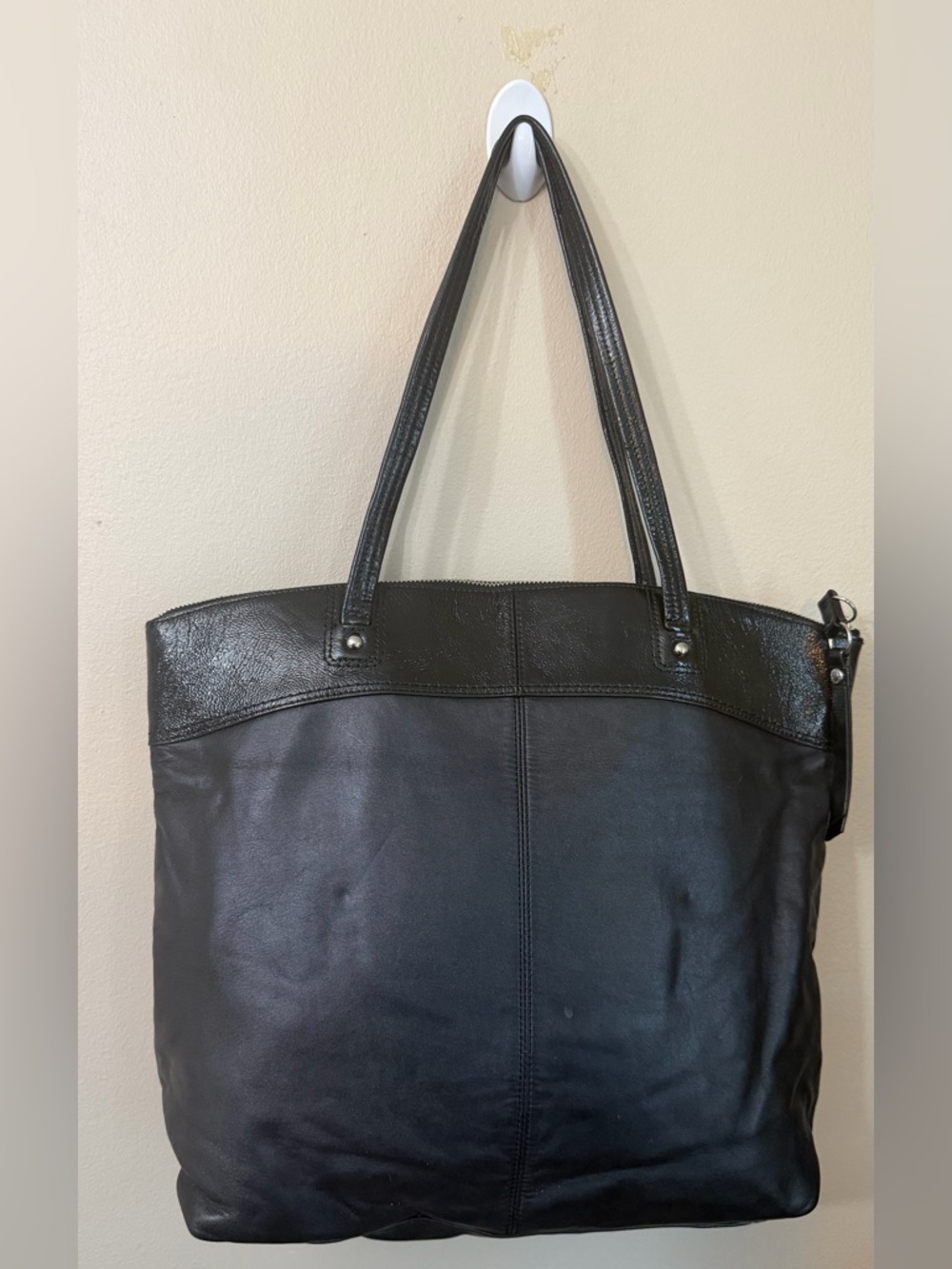 Coach Black Leather Tote with Embossed Signature Circle - Picture 2 of 11